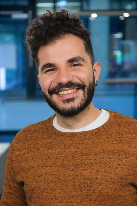 Ein Porträt von Hannes Baumert.